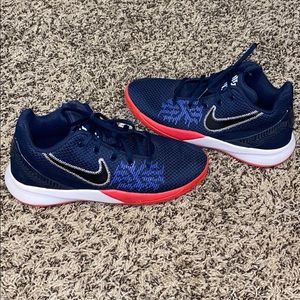 Youth sz 6 Nike LeBron sneakers